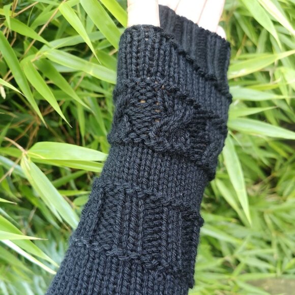 New Black Handknit Multipattern Fingerless Gloves Armwarmer Product of Canada - Picture 5 of 5